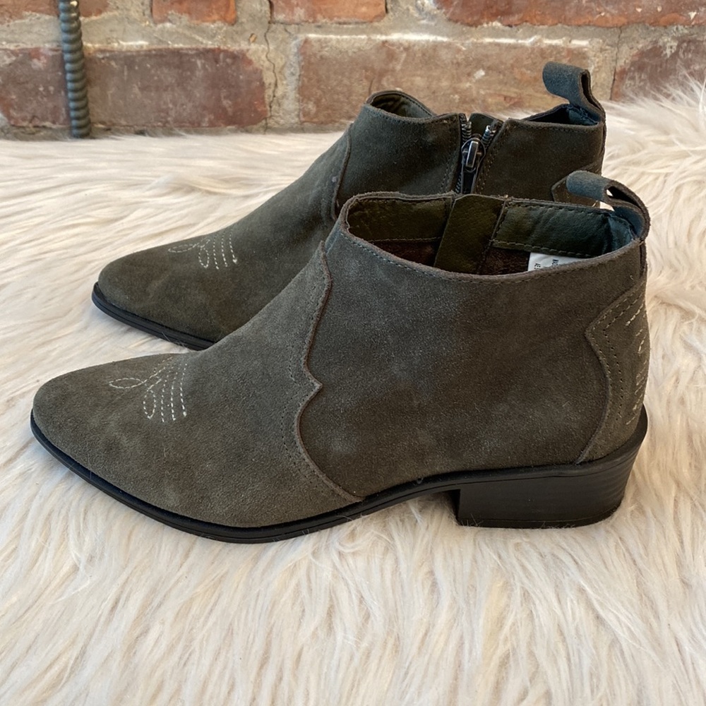 American Eagle Outfitters Olive Ankle Boots